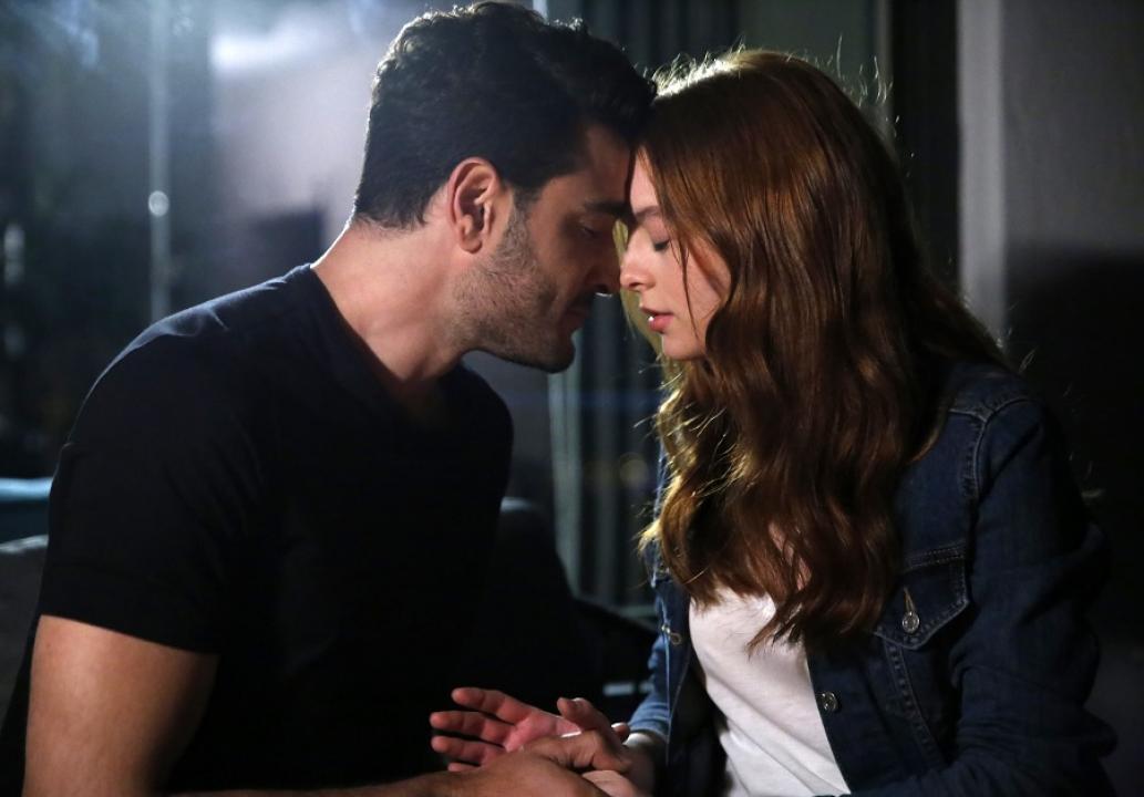 شاهد مسلسل اللطخة الحلقة 9 مترجمة للعربية HD