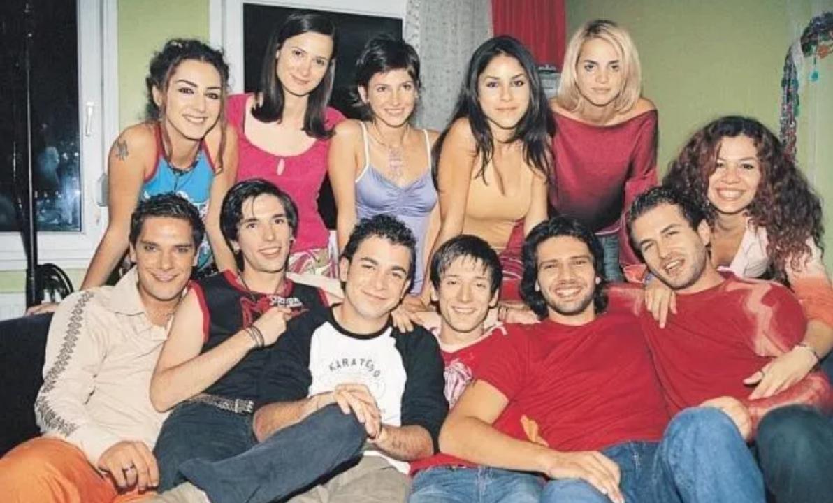 شاهد مسلسل جامعة المشاغبين الحلقة 53 مدبلجة للعربية HD